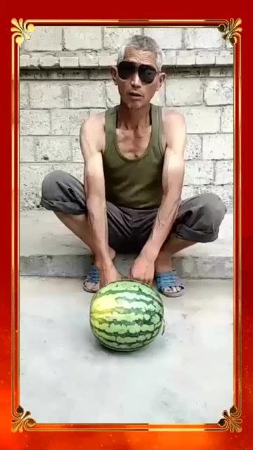 大爷吃田瓜,大爷的独特味蕾体验